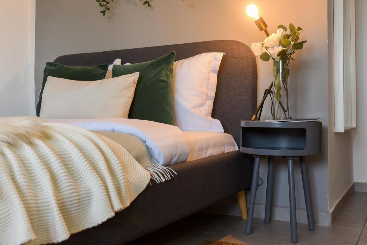 Read All About It - Stylish Central Studio Bukarest Exteriör bild