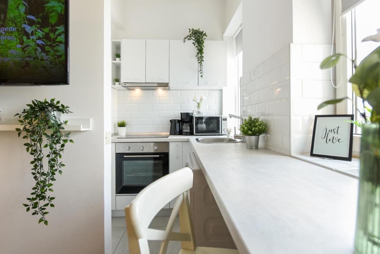 Read All About It - Stylish Central Studio Bukarest Exteriör bild