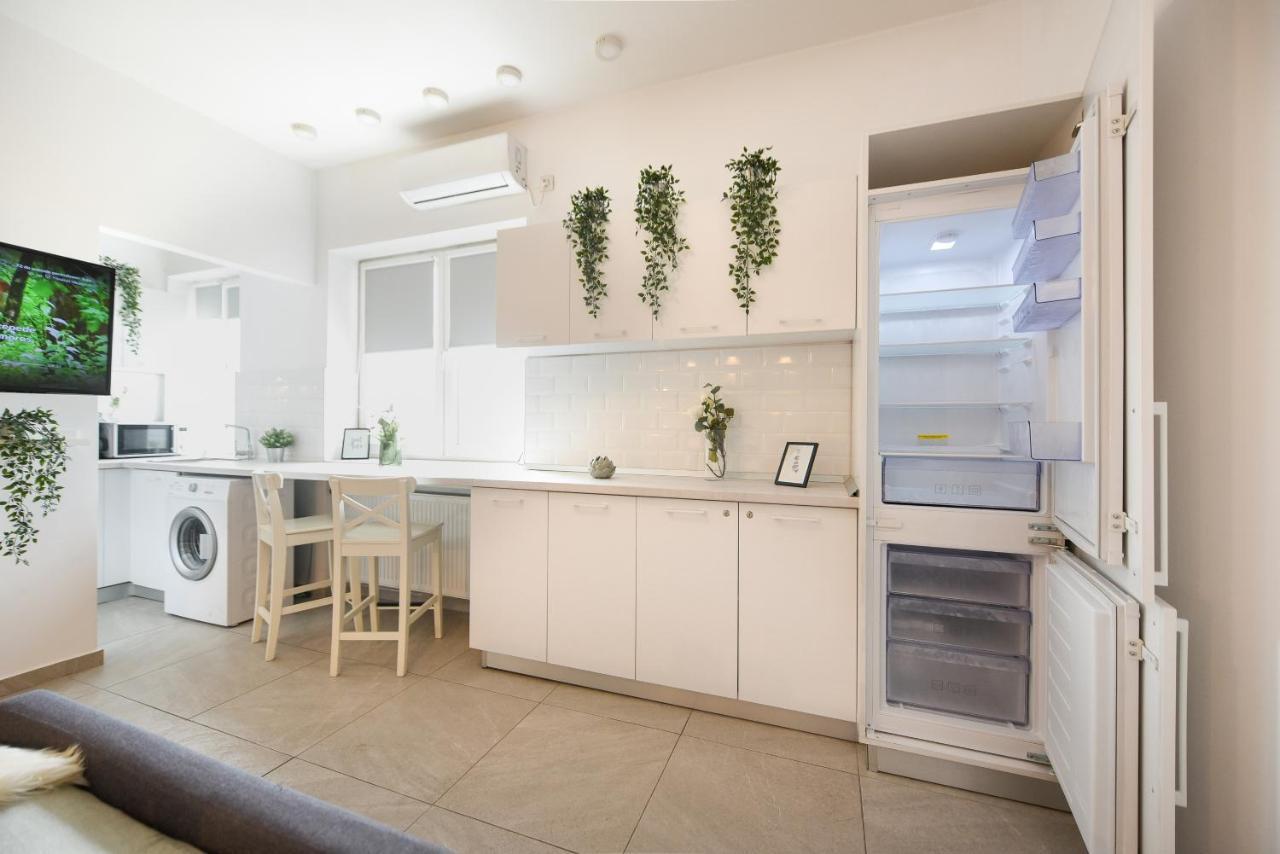 Read All About It - Stylish Central Studio Bukarest Exteriör bild