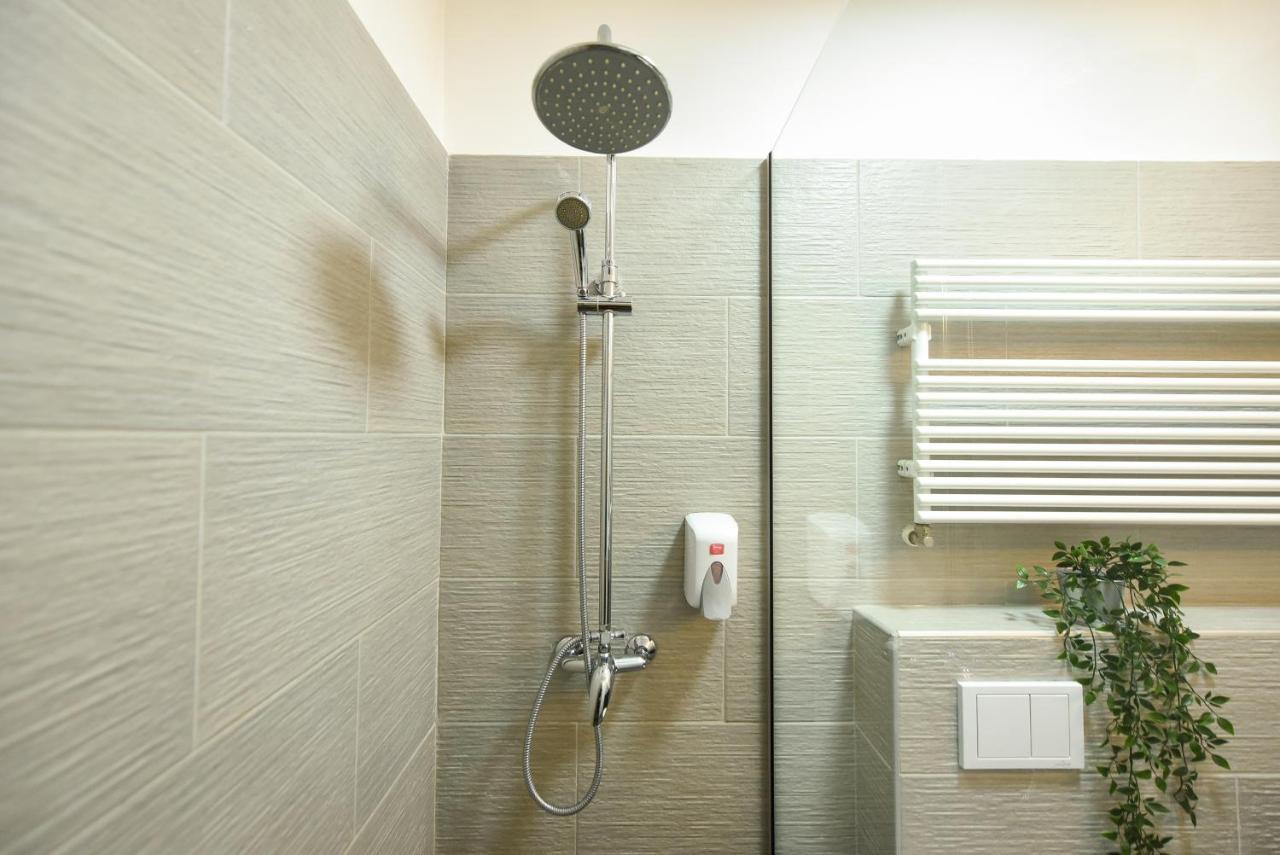 Read All About It - Stylish Central Studio Bukarest Exteriör bild